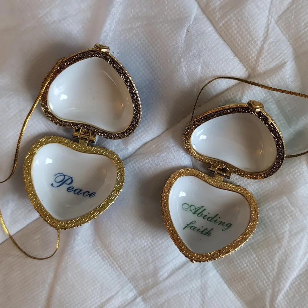 🫰🏼 Valerie Parr Hill Blue and Green Heart Trinket Boxes